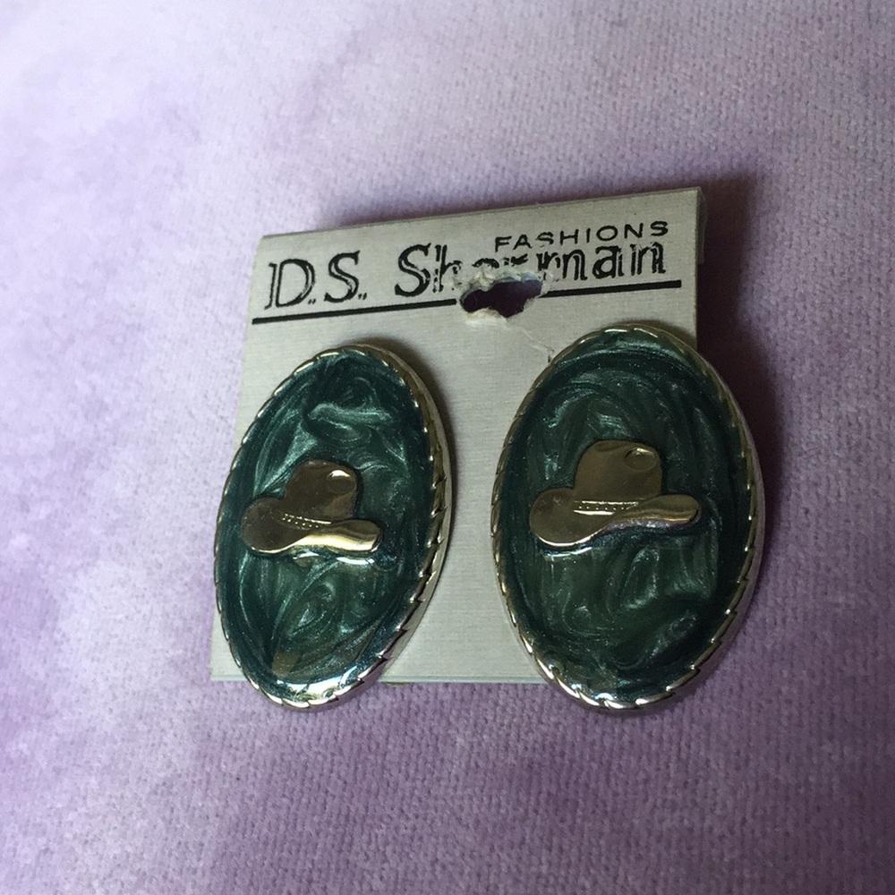NYP. Pierced earrings